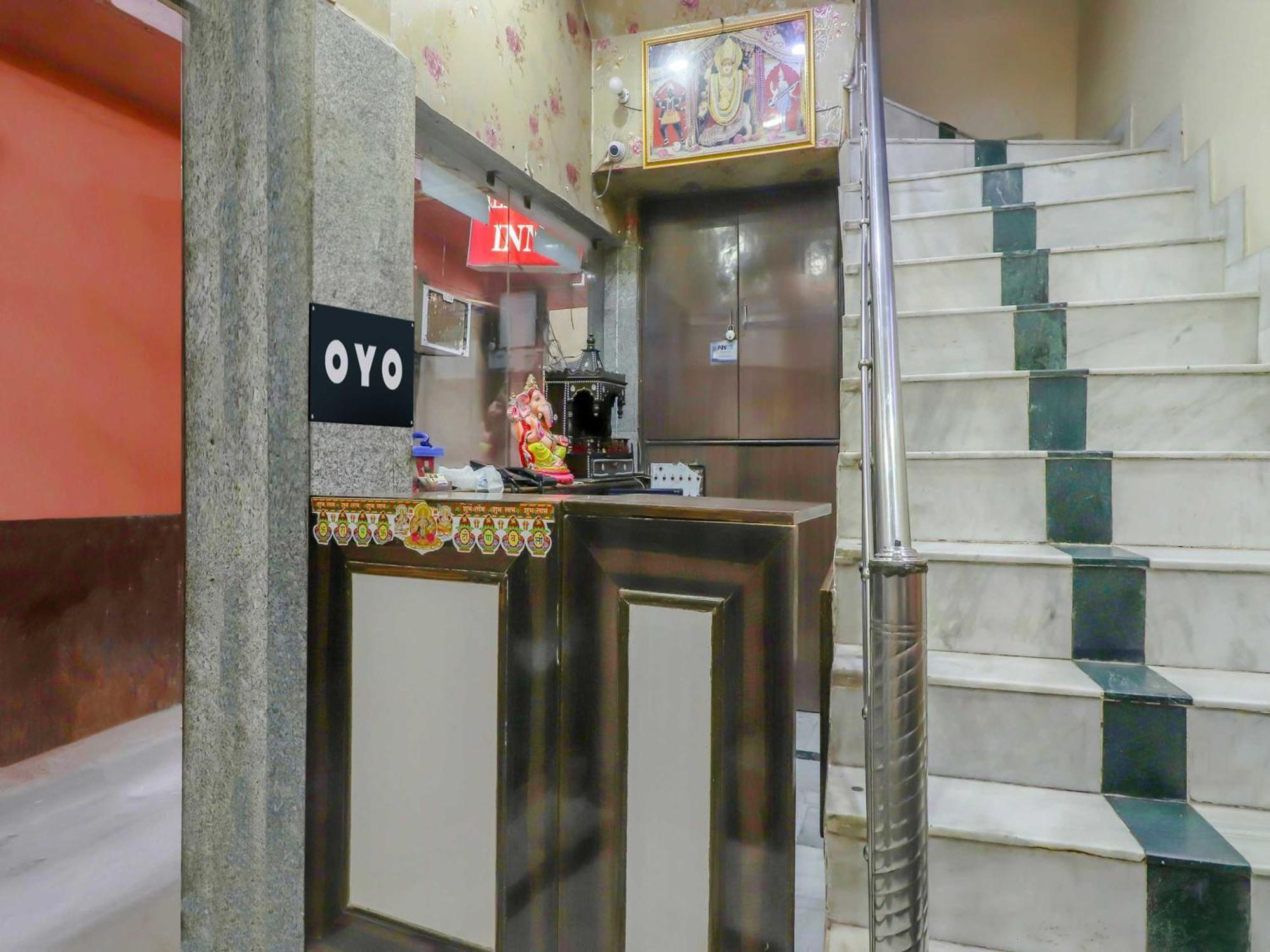 Oyo Flagship 81569 The Red Rose Inn Нью-Делі Екстер'єр фото